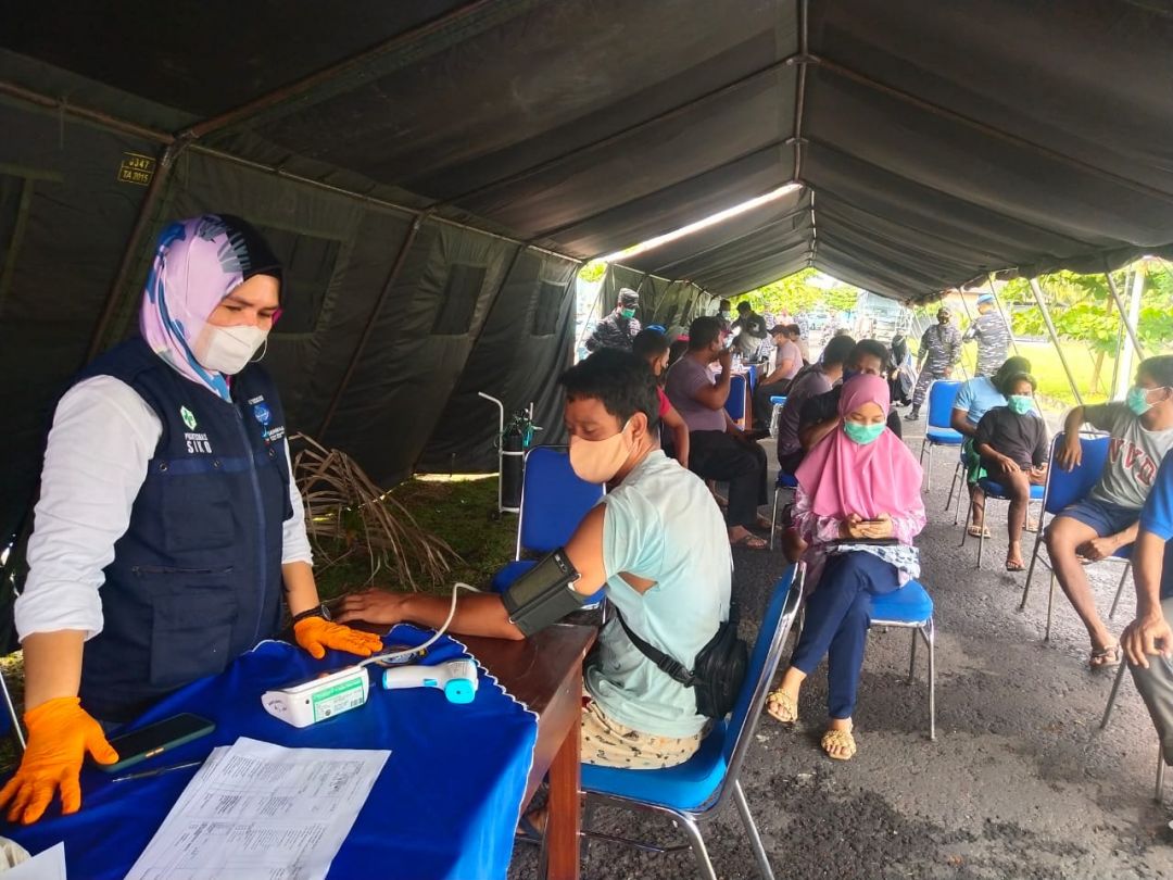 Pangkalan TNI AL Ternate, Maluku Utara Vaksin Masyarakat Maritim-Image-2