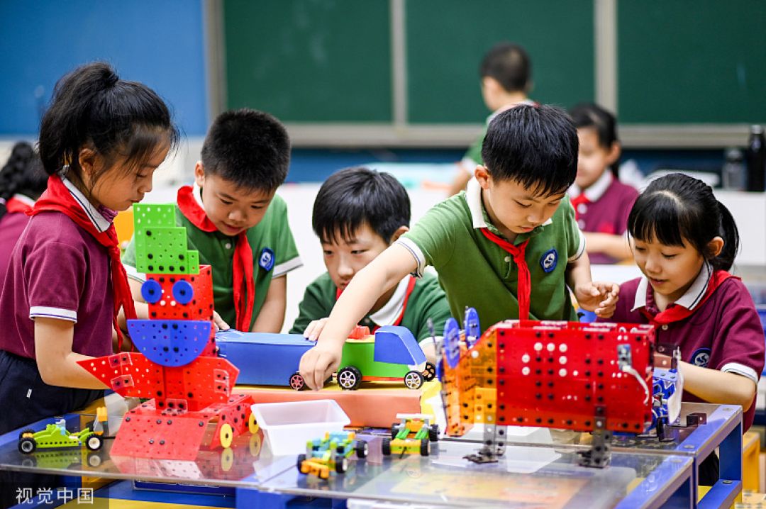 Potret: Pelajar SD di Nanchang Rakit Robot-Image-4