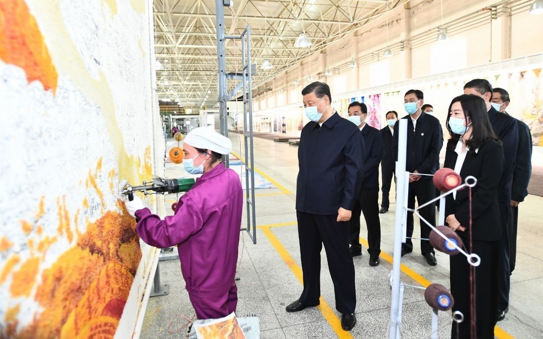 Xi Jinping Kunjungi Perusahaan Karpet di Qinghai-Image-2