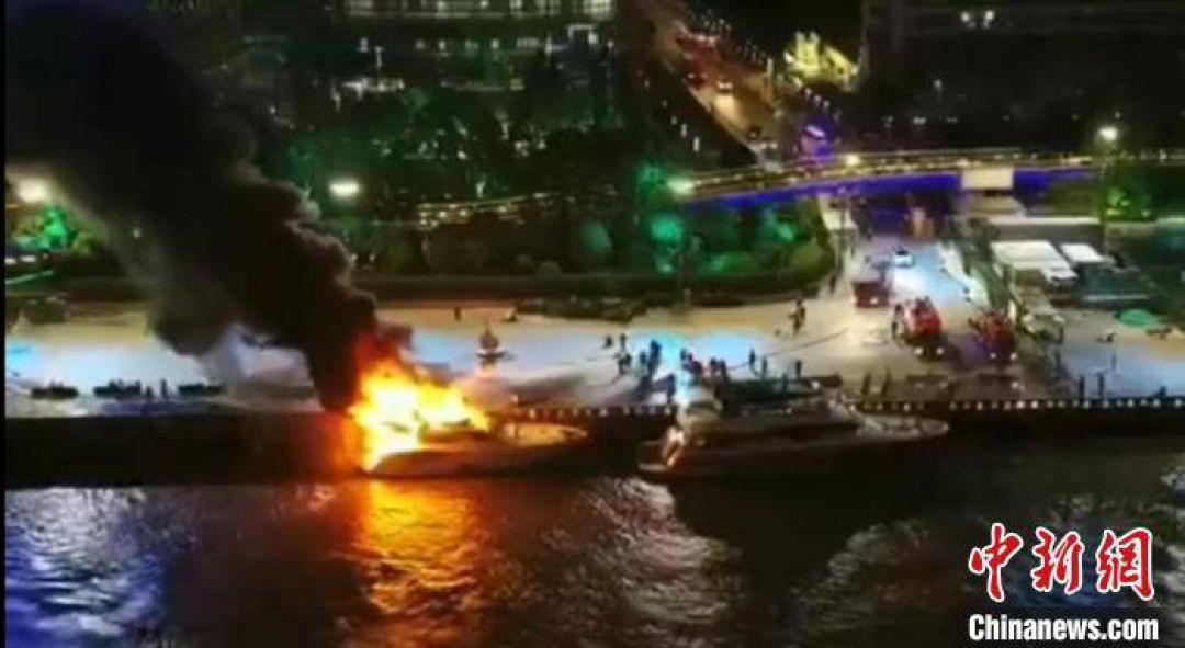 Sebuah Kapal Pesiar Kebakaran di Shanghai, Seluruh Awak Kapal Selamat-Image-1