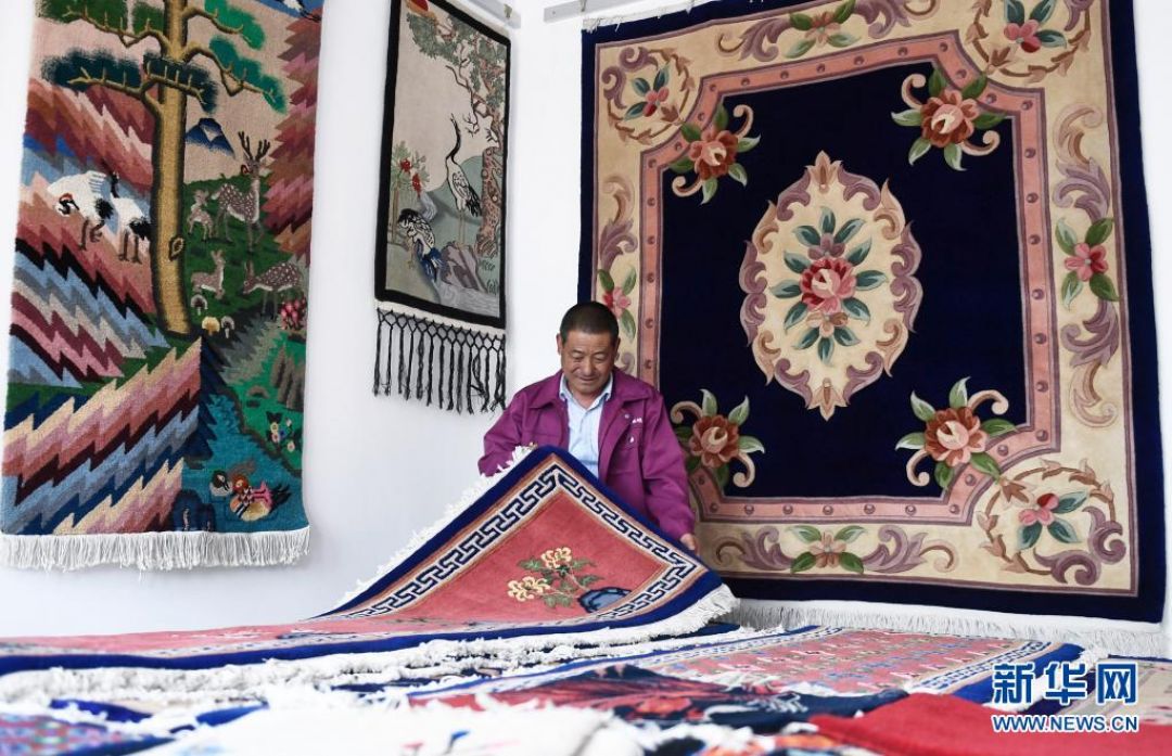 Pria Asal China Ini Melestarikan Pembuatan Karpet Jiaya Khas Tibet-Image-4