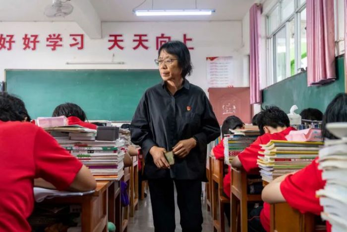 Guru di China Bantu 1.804 Gadis Mengubah Takdir Mereka-Image-1