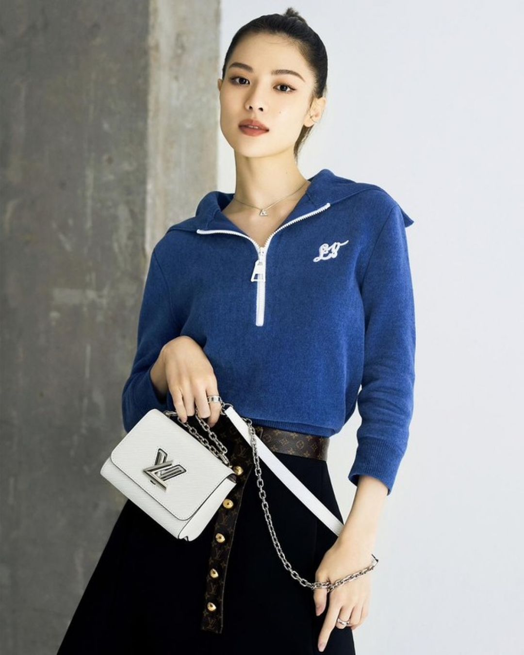 Jadi Brand Ambassador Louis Vuitton, Ini Harga Outfit Dilraba, Zhong Chuxi, dan Ouyang Nana-Image-3
